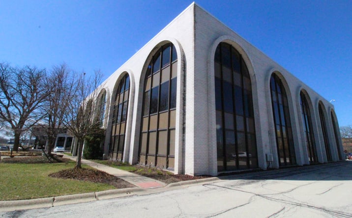 Pictures of Office property located at 2100 Clearwater Dr, Oak Brook, IL 60523 for lease - image #1