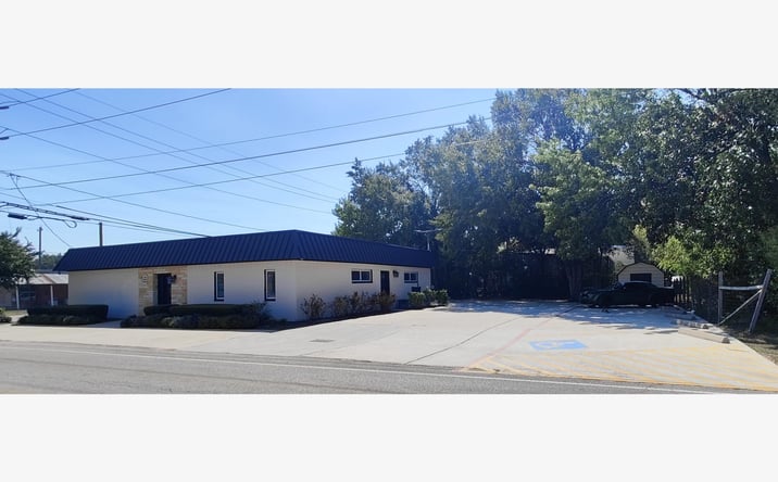 Pictures of Office property located at 200 N Cherry St, Tomball, TX 77375 for lease - image #1