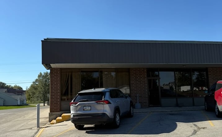 Pictures of Retail, Office, Special Purpose property located at 2617 1st Ave E, Newton, IA 50208 for lease - image #1