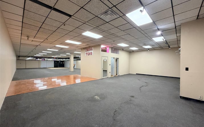 Pictures of Retail property located at 5611 N State Road 7, Fort Lauderdale, FL 33319 for lease - image #1