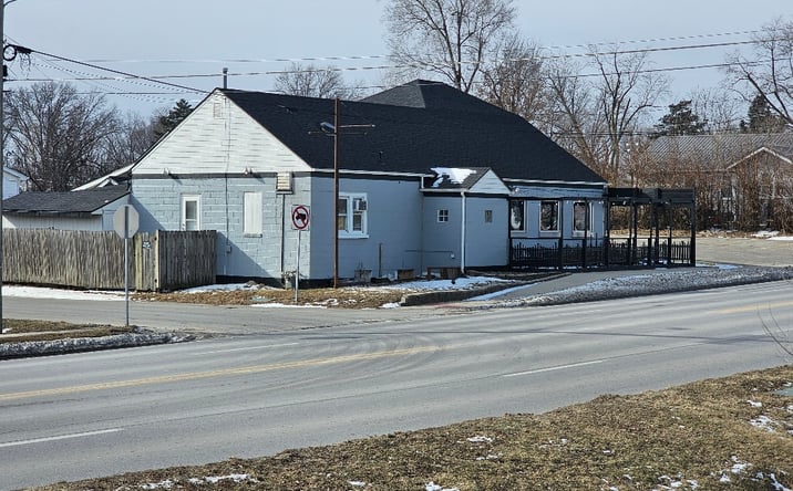 Pictures of Restaurant property located at 2331 1st Ave E, Newton, IA 50208 for lease - image #1