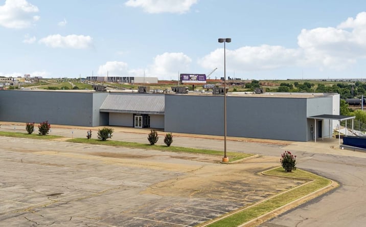 Pictures of Industrial property located at 7400 Plaza Mayor Blvd, Oklahoma City, OK 73149 for lease - image #1