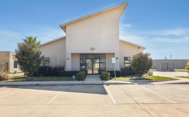 Pictures of Office property located at 131 W Texas Ave, Webster, TX 77598 for lease - image #1
