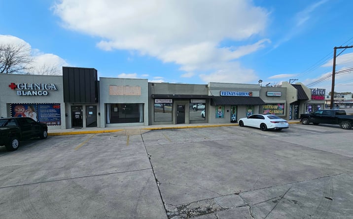 Pictures of Retail, Office, Special Purpose property located at 5437 Blanco Rd, San Antonio, TX 78216 for lease - image #1