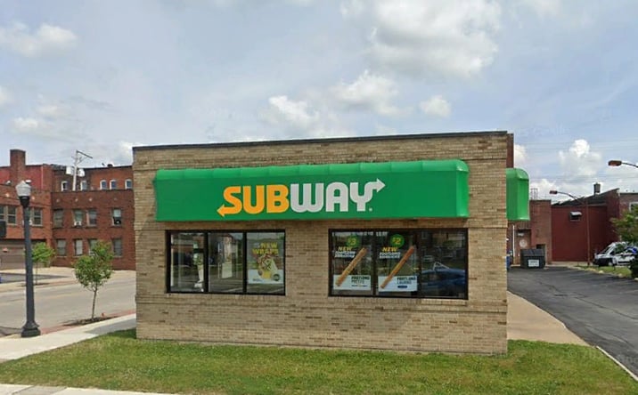 Pictures of Restaurant property located at 543 Wooster Rd W, Barberton, OH 44203 for lease - image #1