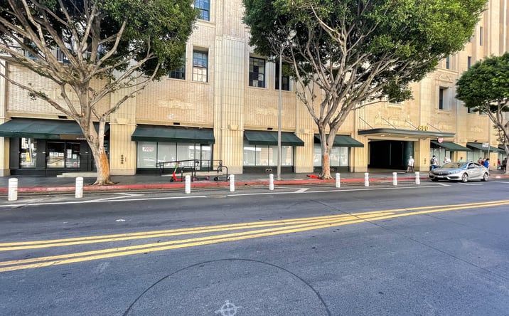 Pictures of Retail, Restaurant property located at 600 West 7th Street, Los Angeles, CA 63090 for lease - image #1