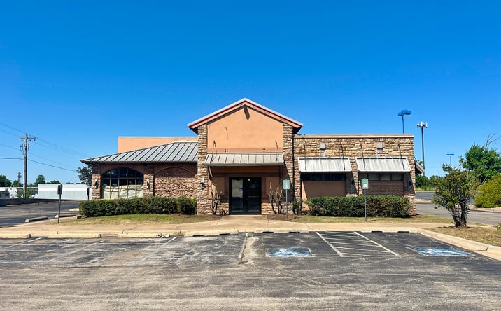 Pictures of Retail property located at 2601 S Broadway, Edmond, OK 73013 for lease - image #1