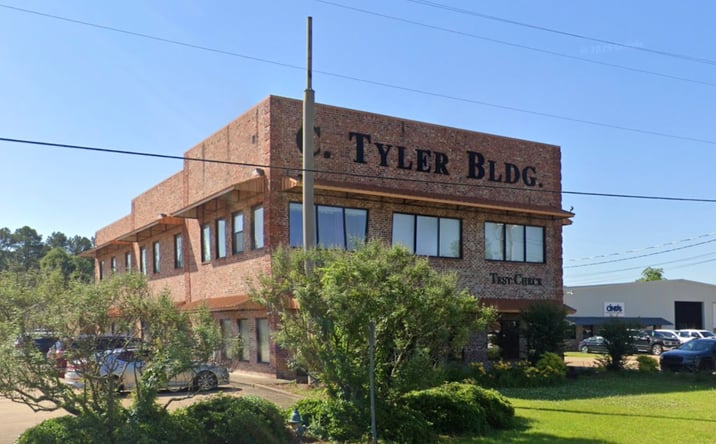 Pictures of Office property located at 1150 Expressway Dr, Pineville, LA 71360 for lease - image #1