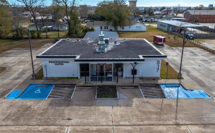 Pictures of Office property located at 817 Mckinley Street 7, Westlake, LA 70669 for lease - image #1