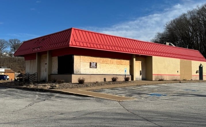 Pictures of Restaurant, Retail property located at 425 55th St, Moline, IL 61265 for lease - image #1