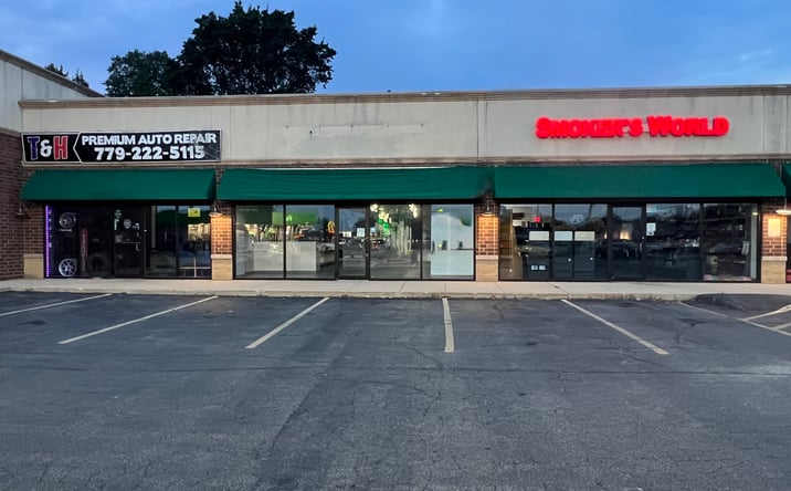 Pictures of Retail property located at 1565 DeKalb Avenue D, Sycamore, IL 60178 for lease - image #1