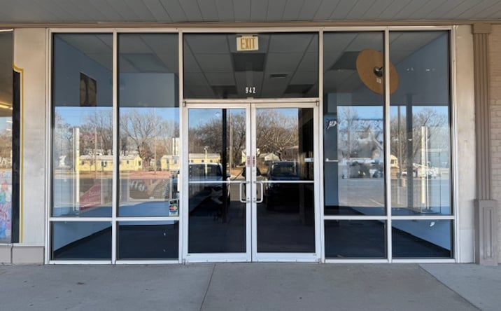 Pictures of Retail property located at 942 S Oliver Ave, Wichita, KS 67218 for lease - image #1