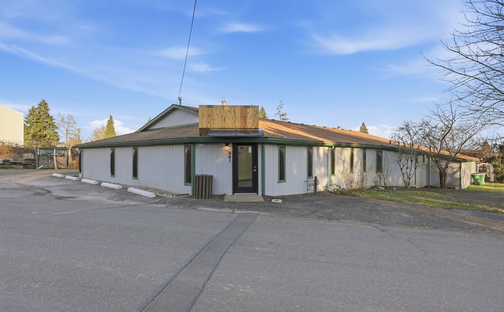 Pictures of Industrial property located at 941 SW Alder St, Dundee, OR 97115 for lease - image #1