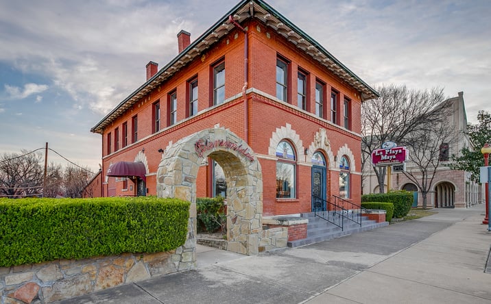 Pictures of Retail, Restaurant property located at 1540 N Main St, Fort Worth, TX 76164 for lease - image #1