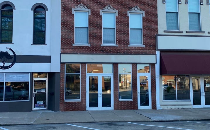 Pictures of Office, Retail property located at 15 E SIDE Square, Canton, IL 61520 for lease - image #1