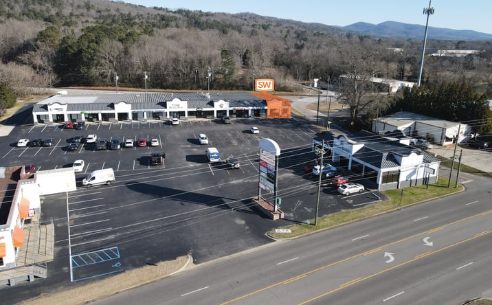 Pictures of Retail property located at 663 Snow St, Oxford, AL 36203 for lease - image #1
