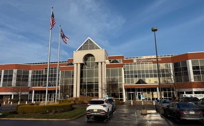 Pictures of Office property located at 3800 Embassy Pkwy, Akron, OH 44333 for lease - image #1
