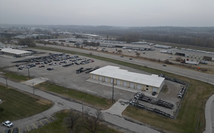Pictures of Industrial property located at 3550 Fairbanks Ave, Kansas City, KS 66106 for lease - image #1