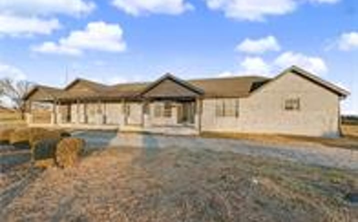 Pictures of Office property located at 974 Main St, Centerton, AR 72719 for lease - image #1