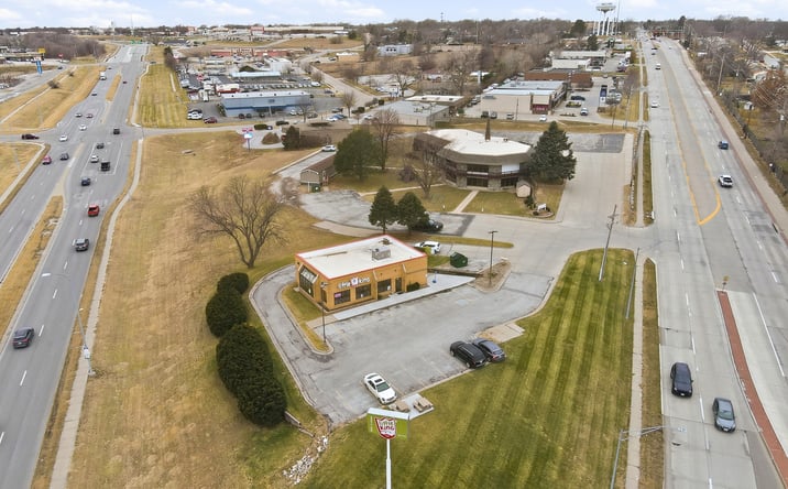 Pictures of Retail property located at 14005 Q St, Omaha, NE 68137 for lease - image #1
