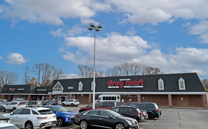 Pictures of Retail property located at 8510 Mentor Ave, Mentor, OH 44060 for lease - image #1