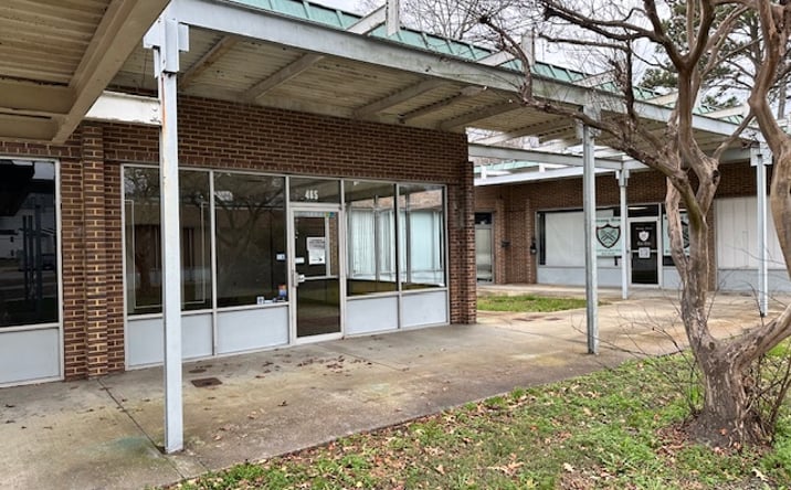 Pictures of Retail, Industrial, Special Purpose property located at 465 S Lynnhaven Rd, Virginia Beach, VA 23452 for lease - image #1