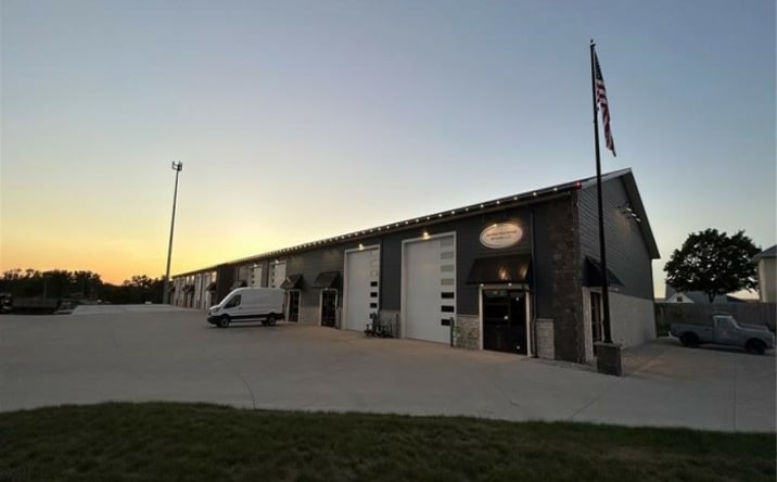 Pictures of Office, Industrial property located at 855 Vernon Valley Dr, Cedar Rapids, IA 52403 for lease - image #1