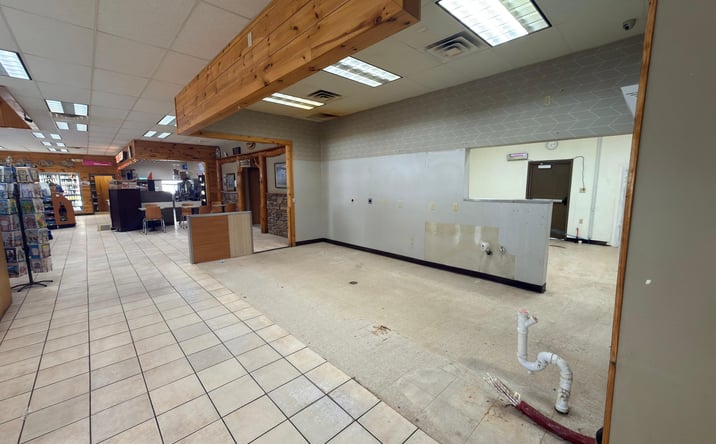 Pictures of Retail property located at 2460 New York 30, Mayfield, NY 12117 for lease - image #1