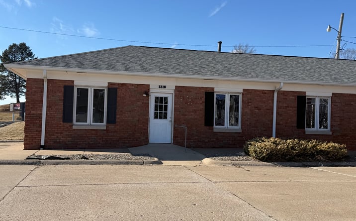 Pictures of Retail, Office property located at 1216 E 37th St, Davenport, IA 52807 for lease - image #1
