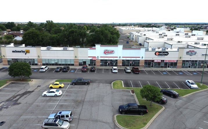 Pictures of Retail property located at 2060 S I-35 Service Rd, Moore, OK 73160 for lease - image #1