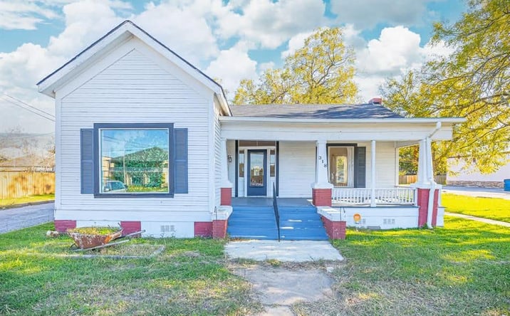 Pictures of Retail, Office, Restaurant property located at 318 E Washington Ave, Navasota, TX 77868 for lease - image #1