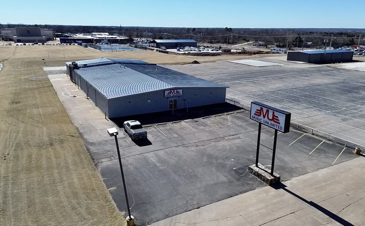 Pictures of Retail property located at 1109 W Kickapoo Spur St, Shawnee, OK 74801 for lease - image #1