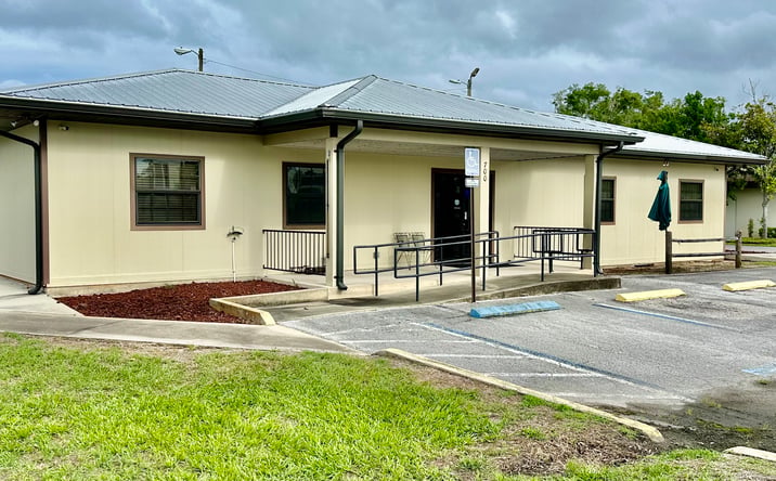 Pictures of Retail, Office property located at 700 N Central Ave, Umatilla, FL 32784 for lease - image #1