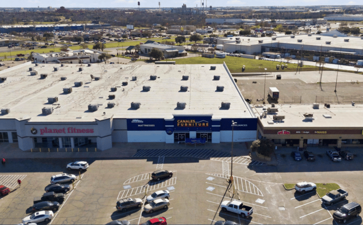 Pictures of Retail property located at 300 N Valley Mills Dr, Waco, TX 76710 for lease - image #1