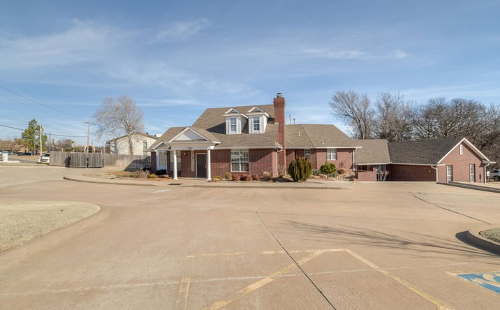 Pictures of Office property located at 201 E 10th Street Plaza, Edmond, OK 73034 for lease - image #1