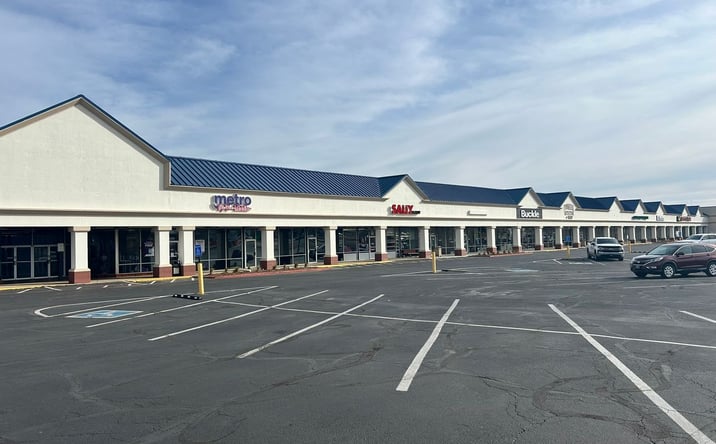 Pictures of Retail property located at 2101 N 14th St, Ponca City, OK 74601 for lease - image #1