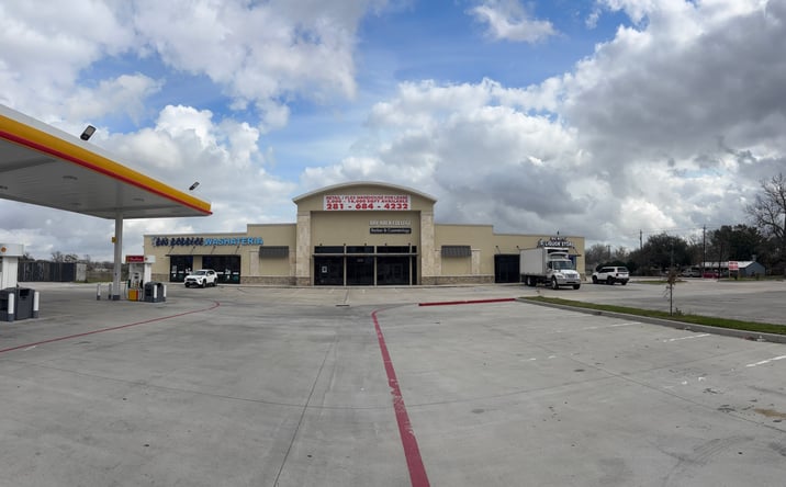 Pictures of Retail, Industrial, Special Purpose property located at 2200 N Main St, Baytown, TX 77520 for lease - image #1