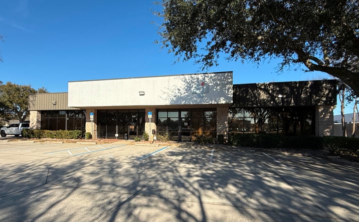 Pictures of Office property located at 913 N Nova Rd, Holly Hill, FL 32117 for lease - image #1