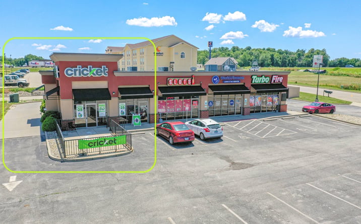 Pictures of Retail, Office, Restaurant property located at 3091 Woodlawn Rd, Lincoln, IL, USA, Lincoln, IL 62656 for lease - image #1