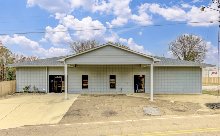 Pictures of Retail, Office, Special Purpose property located at 6889 Paxton Rd, Vicksburg, MS 39180 for lease - image #1