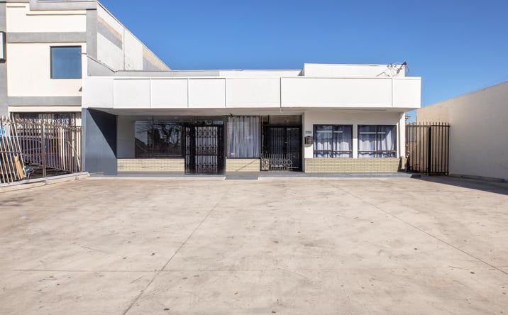 Pictures of Retail property located at 2581 W Pico Blvd, Los Angeles, CA 90006 for lease - image #1