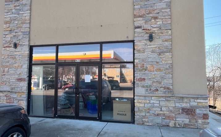 Pictures of Retail property located at 931 State Street 925, Bettendorf, IA 52722 for lease - image #1