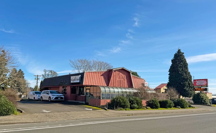 Pictures of Restaurant, Retail property located at 19660 SE McLoughlin Blvd, Gladstone, OR 97027 for lease - image #1