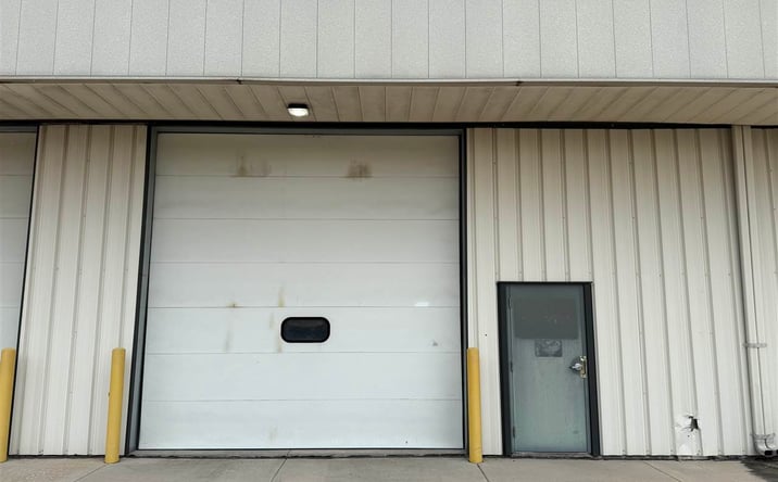 Pictures of Retail, Industrial property located at 3710 Liberty Dr, Corp Christi, IA 78408-3306 for lease - image #1
