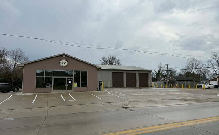 Pictures of Industrial, Office, Retail property located at 707 W BOULEVARD Street, Marion, IL 62959 for lease - image #1