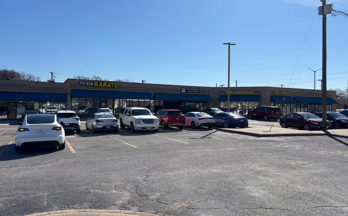 Pictures of Retail property located at 3295 S Cooper St, Arlington, TX 76015 for lease - image #1
