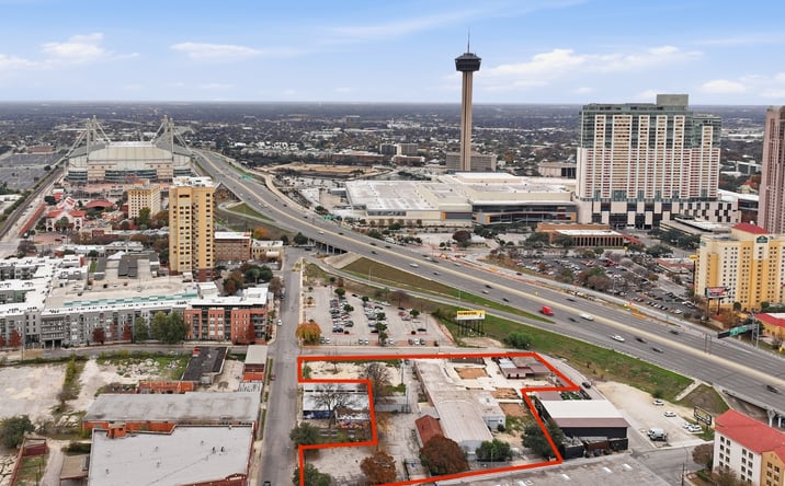 Pictures of Retail, Industrial property located at 1116 E Houston St, San Antonio, TX 78205 for lease - image #1