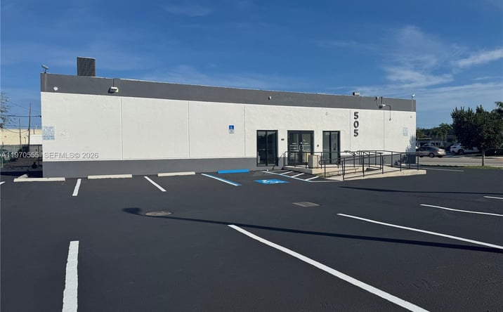 Pictures of Office property located at 505 NE 125th St, North Miami, FL 33161 for lease - image #1