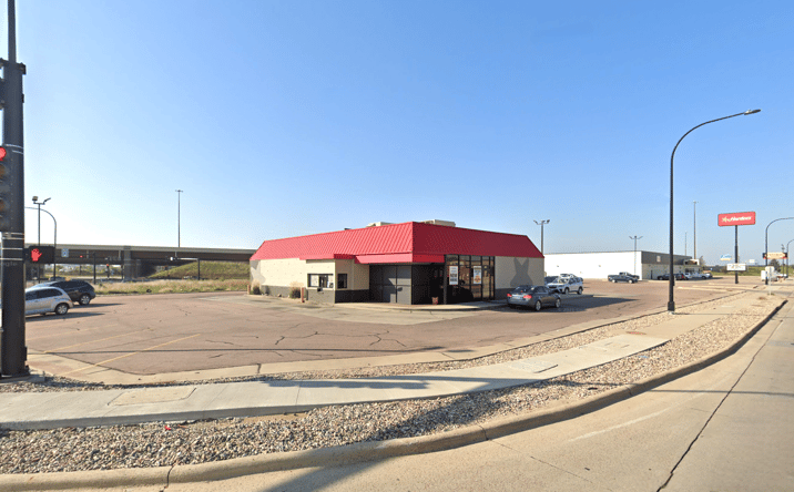 Pictures of Land, Restaurant property located at 910 Gordon Dr, Sioux City, IA 51101 for lease - image #1