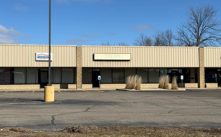 Pictures of Office property located at 1411 Pate Plaza Dr, South Beloit, IL 61080 for lease - image #1